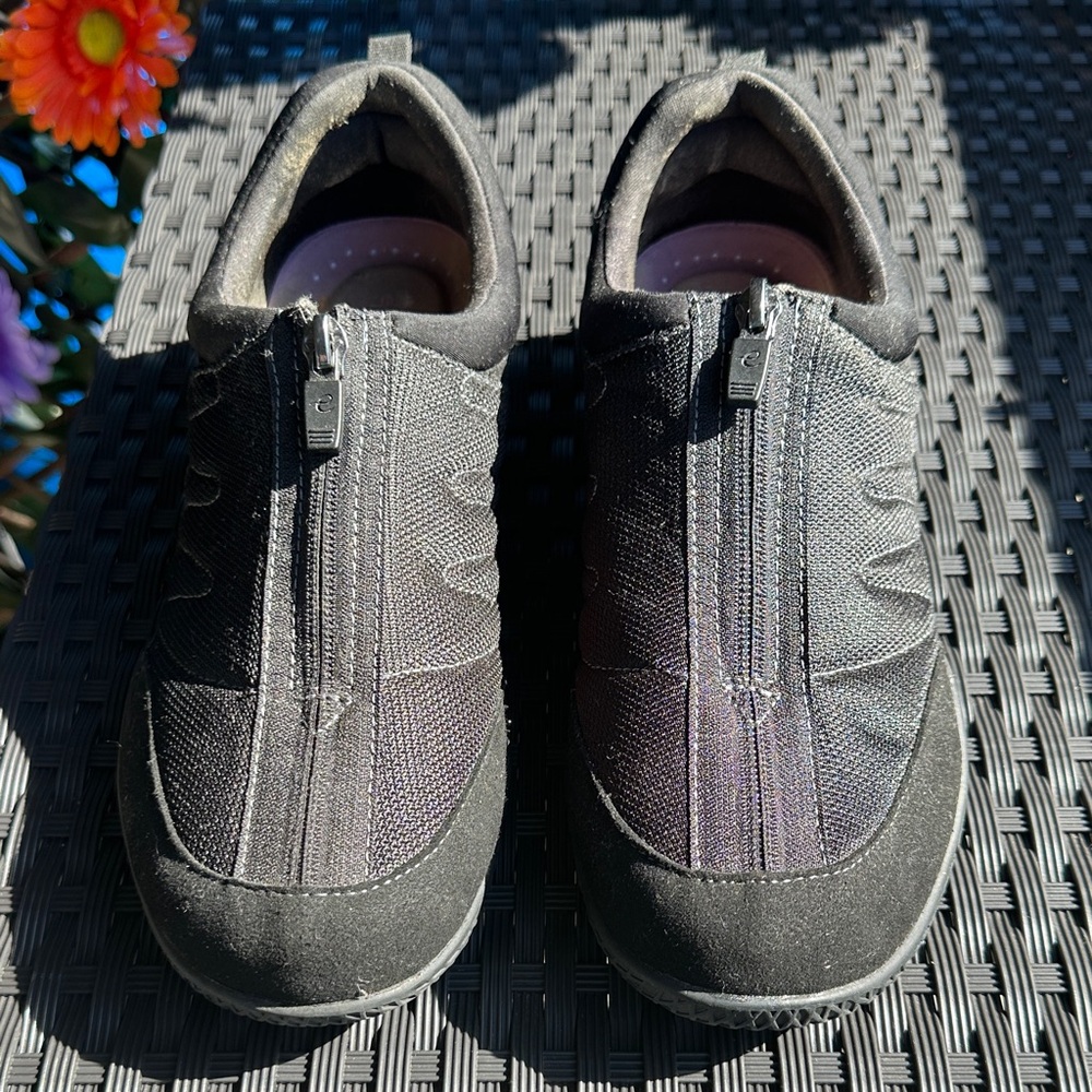 Easy Spirit Black Zip-Up Casual Sneakers